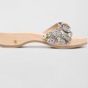 New Veronica Beard x Dr Scholl’s floral buckle clog sandals.